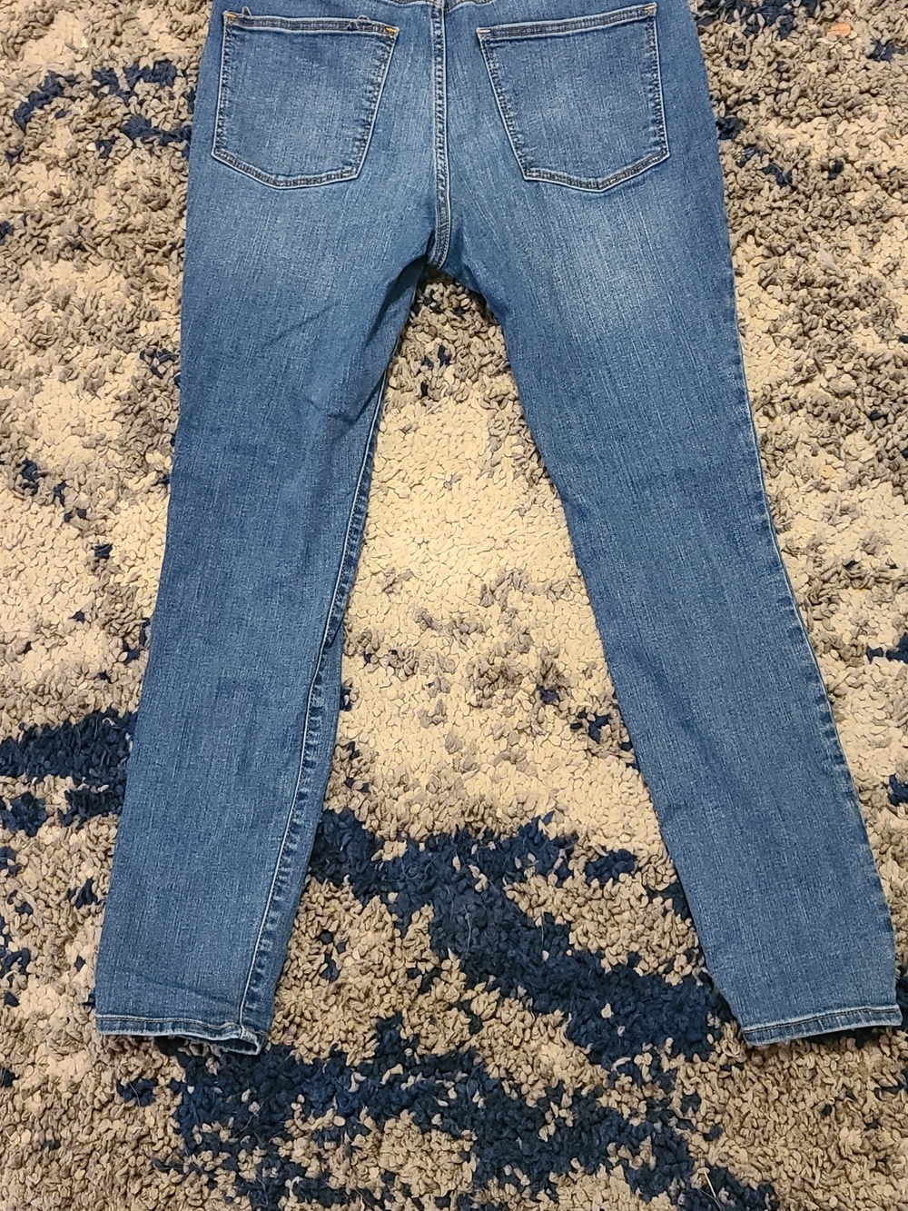 Women's Skinny Jeans in Medium Blue - Slim Fit